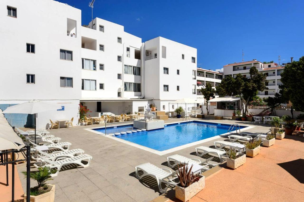 One Bedroom With Sea View Shared Pool And Furnished Balcony At *