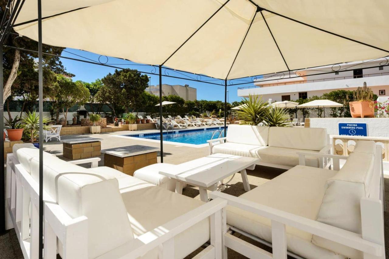 One Bedroom With Sea View Shared Pool And Furnished Balcony At