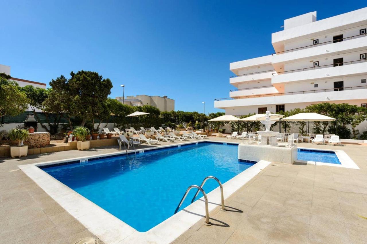 One Bedroom With Sea View Shared Pool And Furnished Balcony At *
